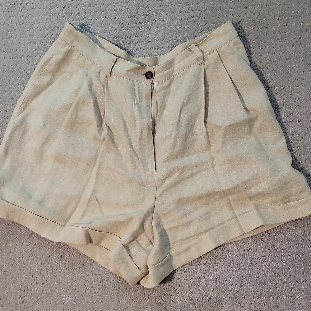 DKNY Women's Tan Pleated Shorts